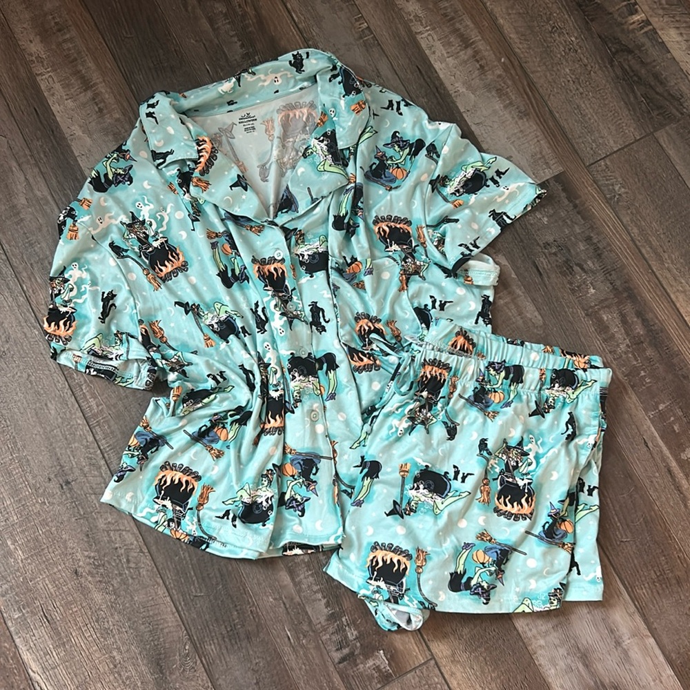Two piece witches pajamas